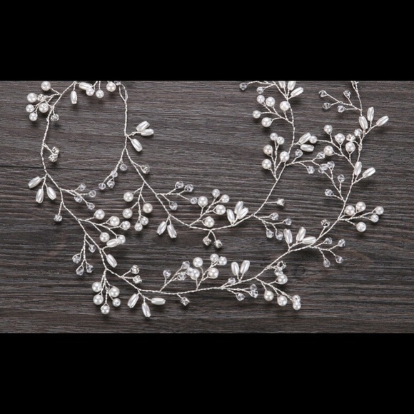 Stunning Pearl, Crystal & Gold Wire Hair Garland main image 6